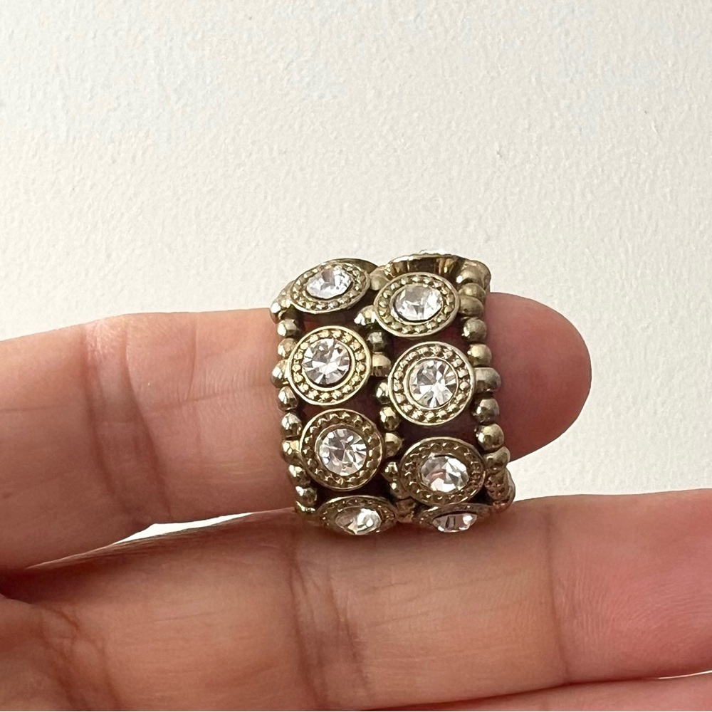 Pretty stretchy faux diamond ring - one size fits most - such a fun ring!